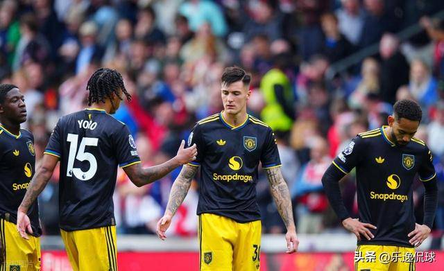 转折点！底特律活塞回应争议，英超转会期攻防权衡，更衣室稳定，轮换策略成焦点(巴特勒强行冲击内线成功)-LOL官网登录入口