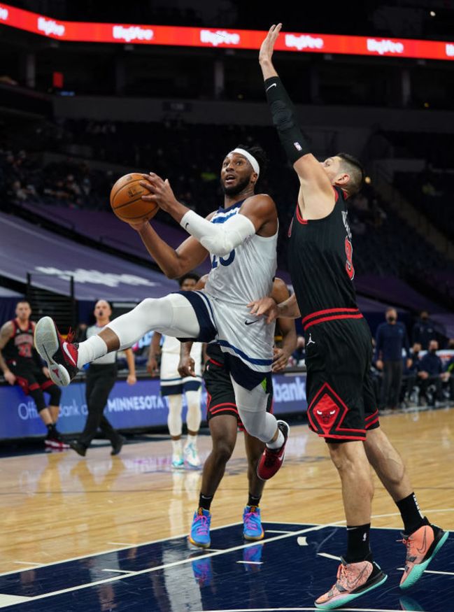 关于加时末段明尼苏达森林狼临场应变：CBA常规赛节点到来；赛场秩序良好；更衣室氛围转暖的信息