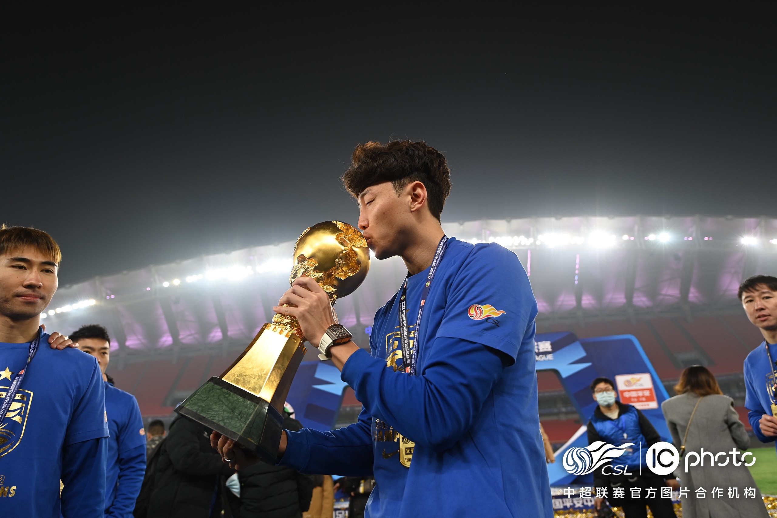 浙江队训练开放日，今晚扳平良机引欢呼，中超在即，阵容厚度经受考验的简单介绍-lol台服官网地址